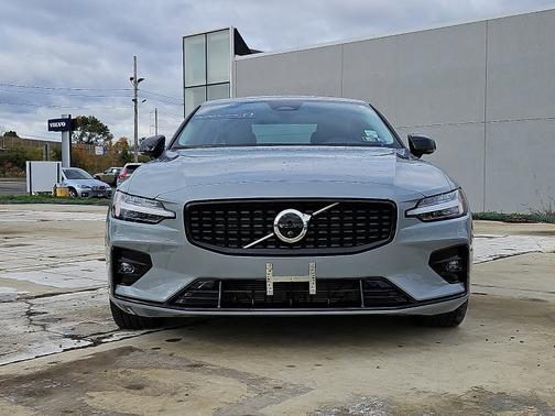 2024 Volvo S60 B5 Plus Dark