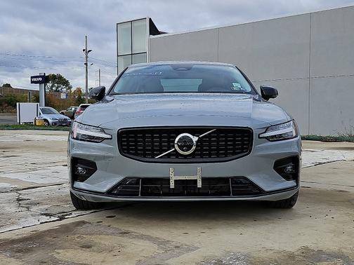 2024 Volvo S60 B5 Plus Dark