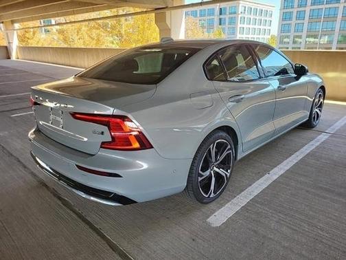 2024 Volvo S60 B5 Plus Dark