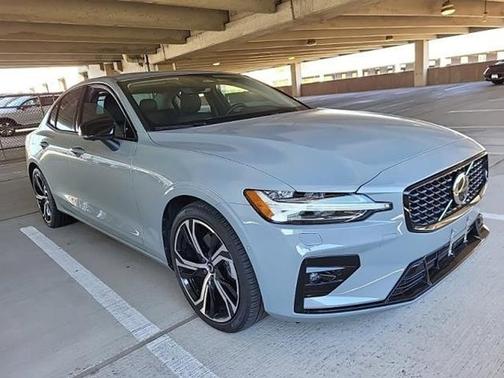 2024 Volvo S60 B5 Plus Dark