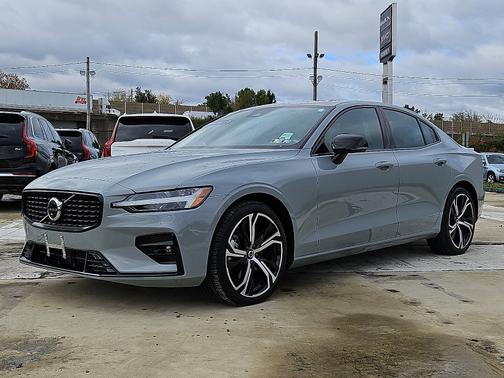2024 Volvo S60 B5 Plus Dark