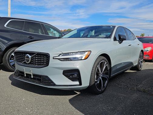 2024 Volvo S60 B5 Plus Dark