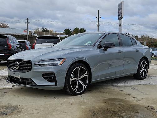 2024 Volvo S60 B5 Plus Dark
