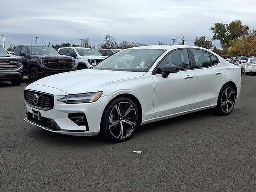 2024 Volvo S60 Plus