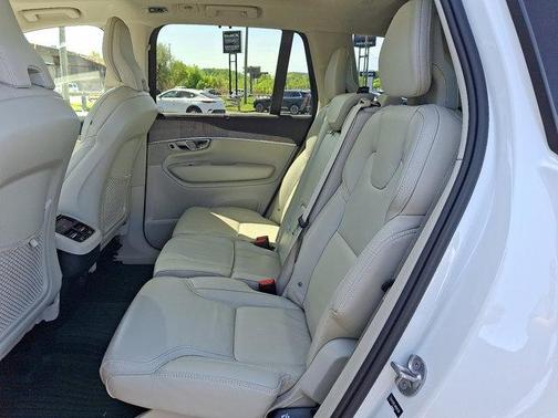 2022 Volvo XC90 T6 Inscription 7 Passenger