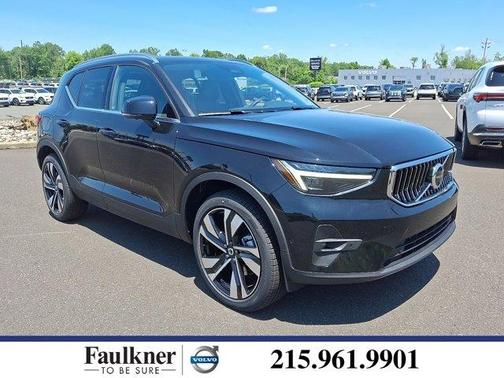 2025 Volvo XC40 B5 Plus Bright Theme