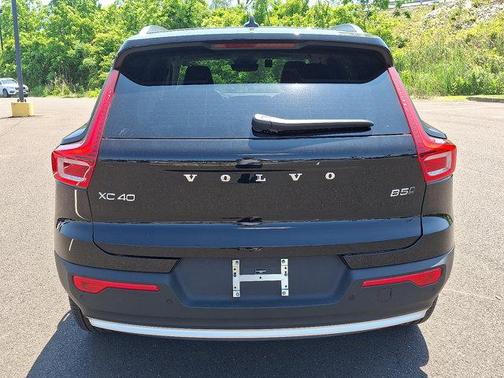 2025 Volvo XC40 B5 Plus Bright Theme