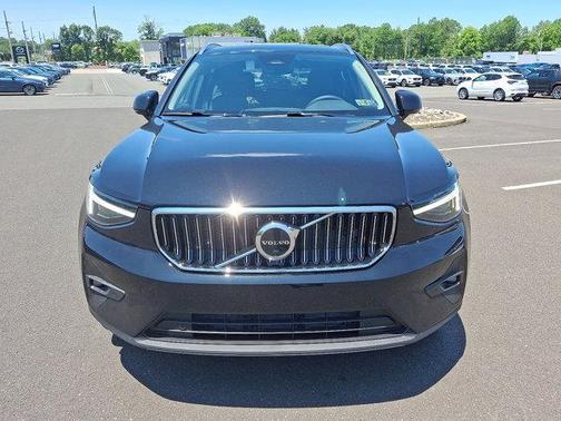 2025 Volvo XC40 B5 Plus Bright Theme