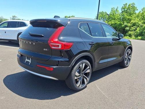 2025 Volvo XC40 B5 Plus Bright Theme