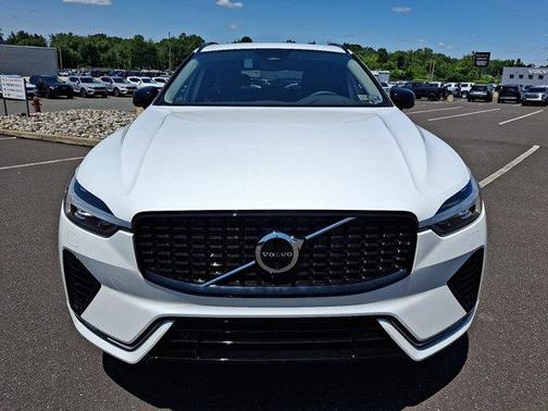 2025 Volvo XC60 Plug-In Hybrid T8 Plus