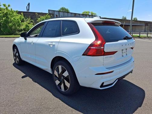 2025 Volvo XC60 Plug-In Hybrid T8 Plus