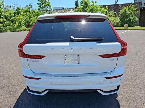 2025 Volvo XC60 Plug-In Hybrid T8 Plus