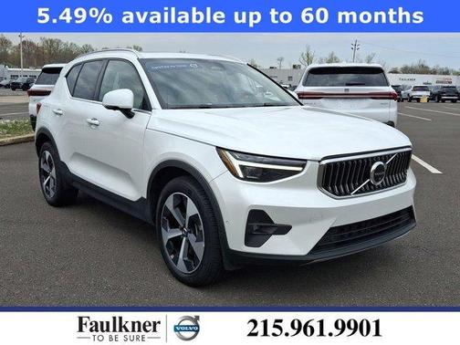 2023 Volvo XC40 B5 Ultimate Bright Theme