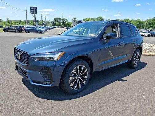 2025 Volvo XC60 B5 Plus