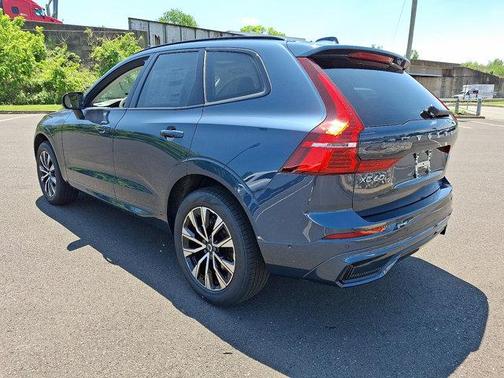2025 Volvo XC60 B5 Plus