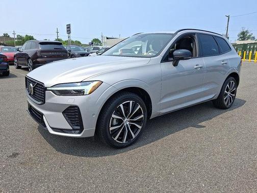 2023 Volvo XC60 B5 Plus Dark Theme
