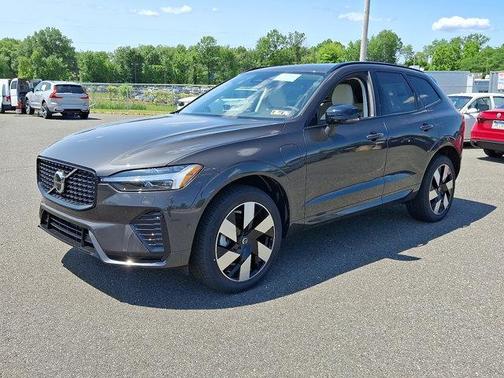 2025 Volvo XC60 Plug-In Hybrid T8 Plus