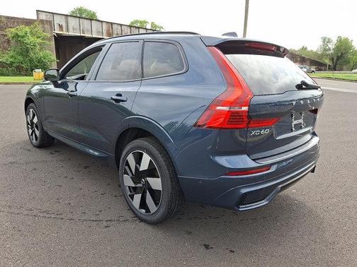 2025 Volvo XC60 Plug-In Hybrid T8 Plus
