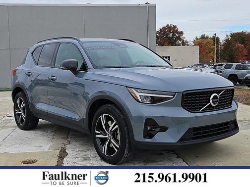 2023 Volvo XC40 B5 AWD Plus Dark