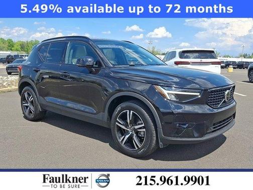 2023 Volvo XC40 B5 Plus Dark Theme