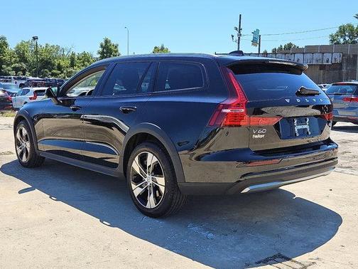 2024 Volvo V60 Cross Country B5 Plus