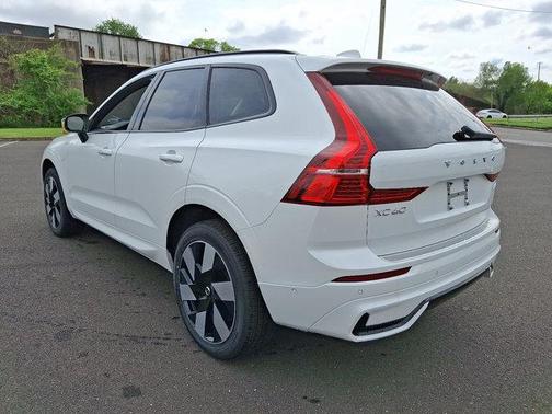 2025 Volvo XC60 Plug-In Hybrid T8 Plus