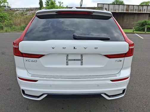 2025 Volvo XC60 Plug-In Hybrid T8 Plus