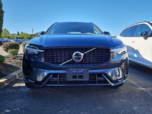 2024 Volvo XC60 B5 Ultimate Dark