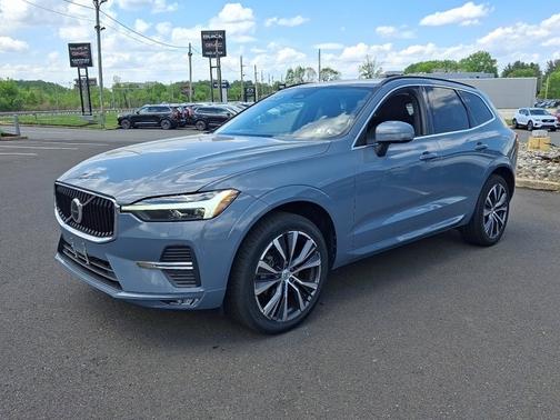 2022 Volvo XC60 B5 AWD Momentum