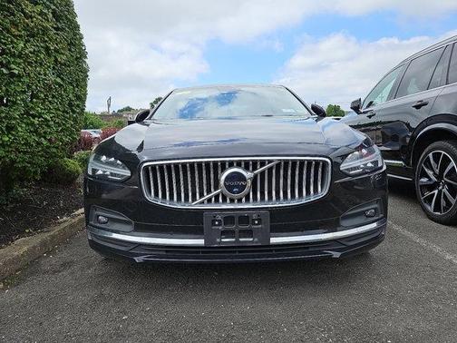 2023 Volvo S90 B6 Plus