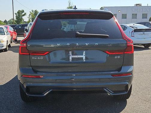 2026 Volvo XC60 PLUS