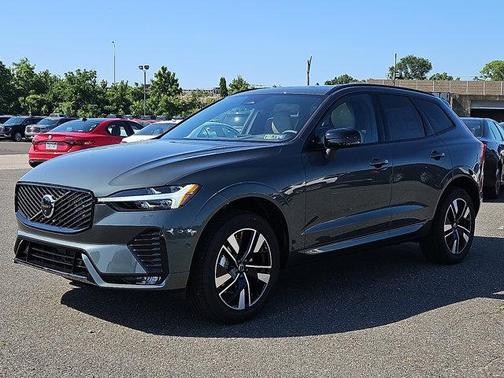 2026 Volvo XC60 PLUS