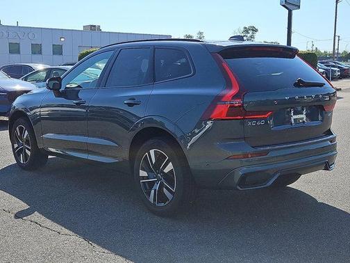 2026 Volvo XC60 PLUS