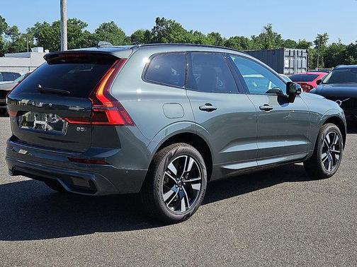 2026 Volvo XC60 PLUS