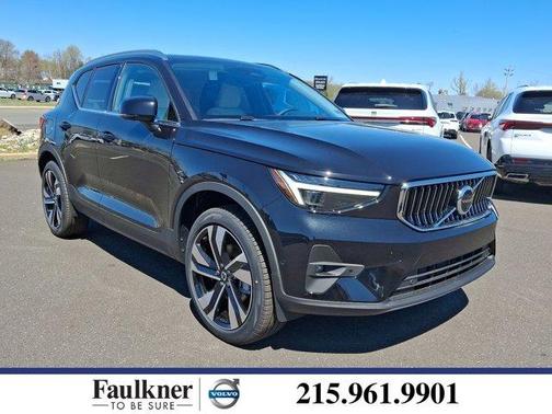 2025 Volvo XC40 B5 Ultra Bright Theme