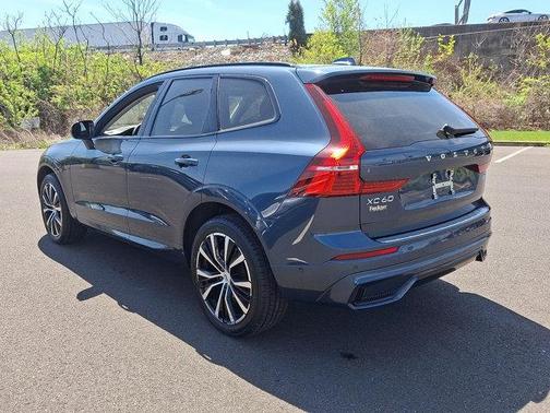 2023 Volvo XC60 B5 Plus Dark Theme