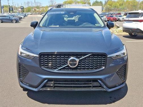 2023 Volvo XC60 B5 Plus Dark Theme