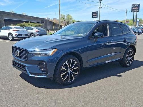 2023 Volvo XC60 B5 Plus Dark Theme