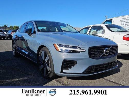 2023 Volvo S60 Recharge Plug-In Hybrid T8 Core Dark Theme