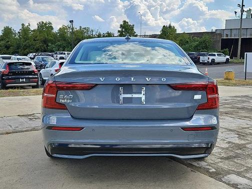 2023 Volvo S60 Recharge Plug-In Hybrid T8 Core Dark Theme