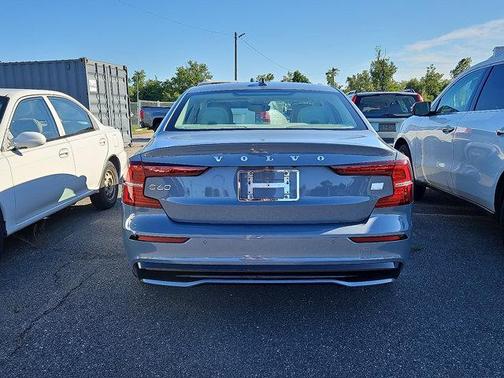 2023 Volvo S60 Recharge Plug-In Hybrid T8 Core Dark Theme