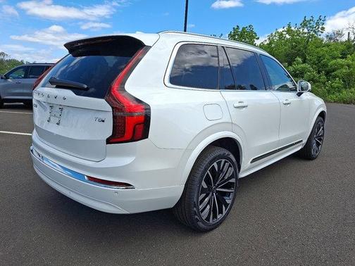 2025 Volvo XC90 Plug-In Hybrid T8 Core 7-Seater
