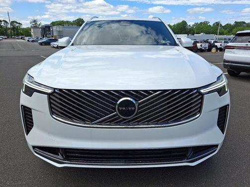 2025 Volvo XC90 Plug-In Hybrid T8 Core 7-Seater