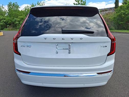 2025 Volvo XC90 Plug-In Hybrid T8 Core 7-Seater