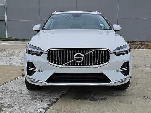 2023 Volvo XC60 B5 AWD Ultimate Bright