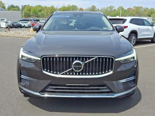 2023 Volvo XC60 B5 Ultimate Bright Theme