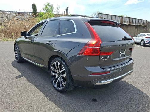 2023 Volvo XC60 B5 Ultimate Bright Theme