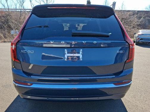 2025 Volvo XC90 B5 Plus 7-Seater