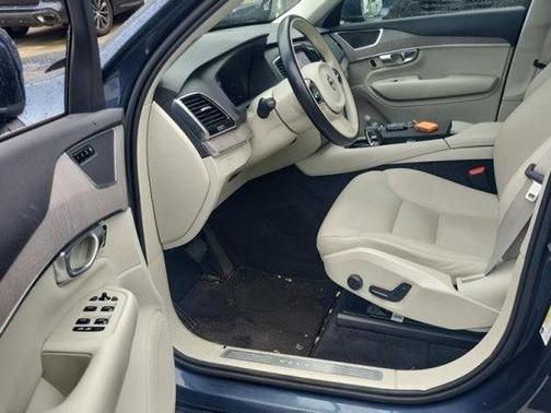 2024 Volvo XC90 B5 Plus Bright Theme