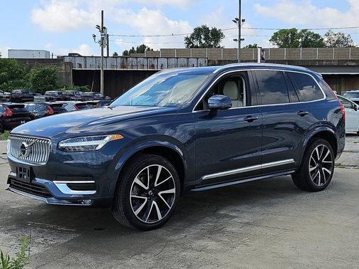 2024 Volvo XC90 B5 Plus Bright Theme